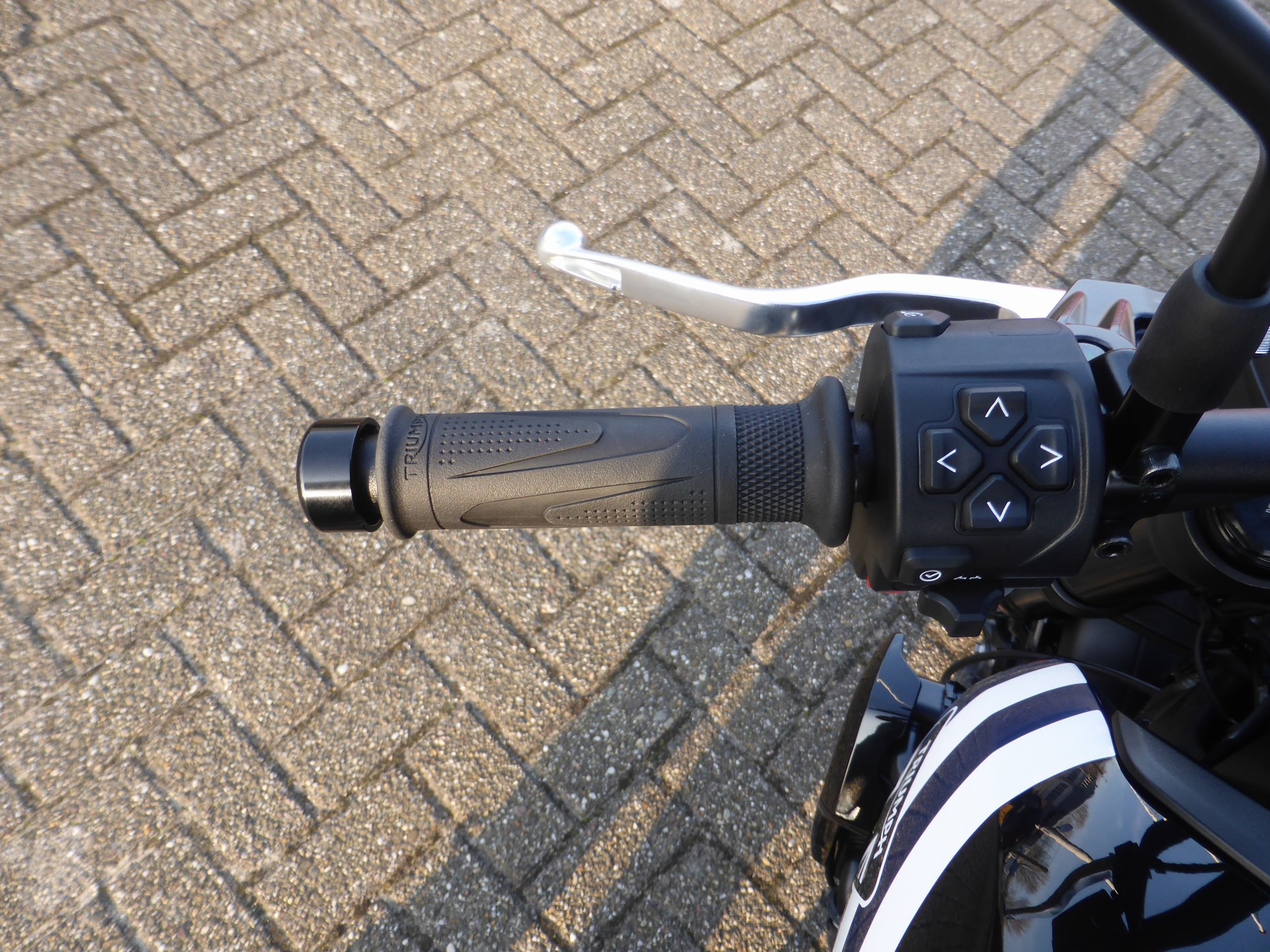 TRIUMPH - Trident 660 cruise control, sh