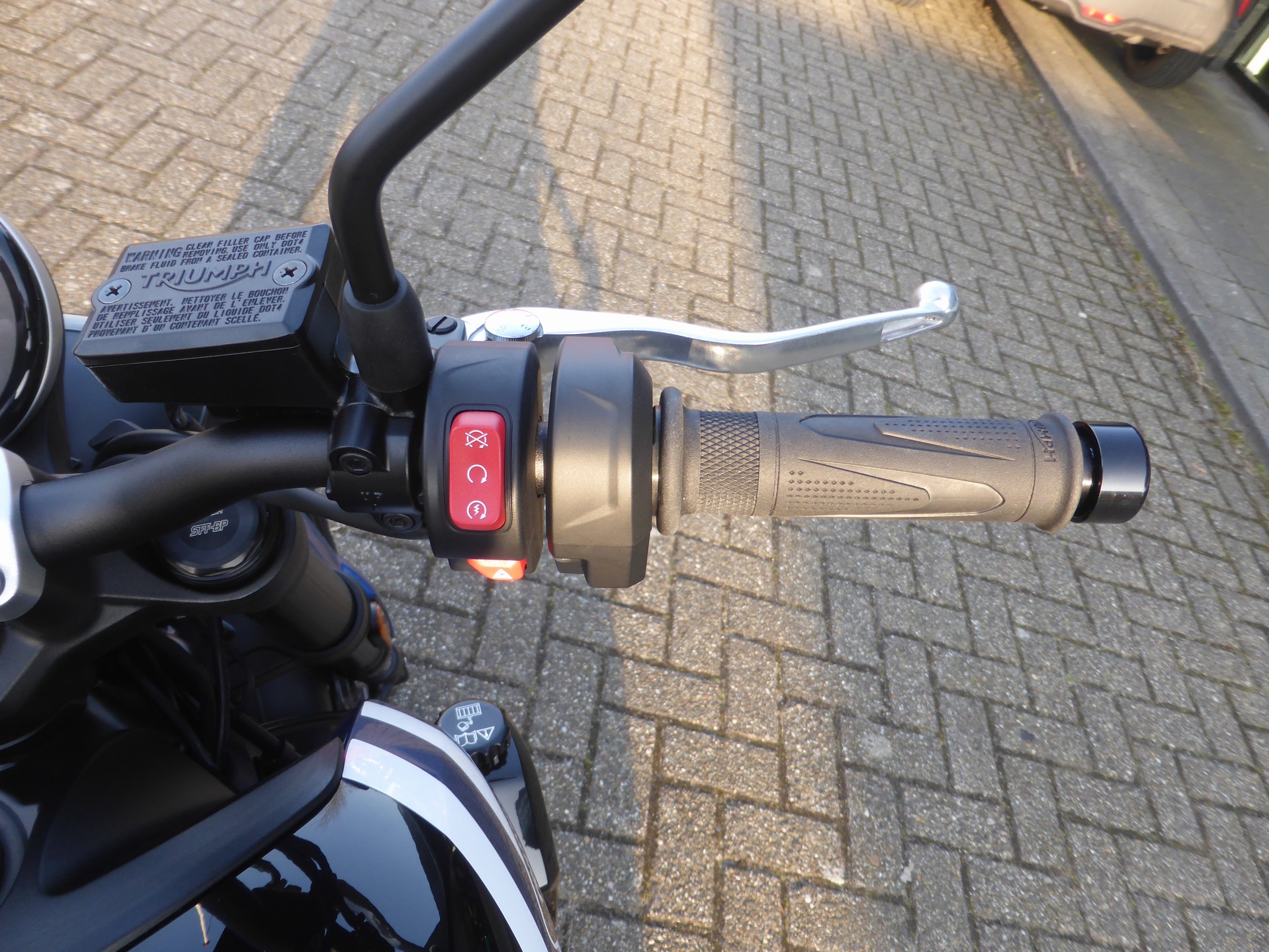 TRIUMPH - Trident 660 cruise control, sh