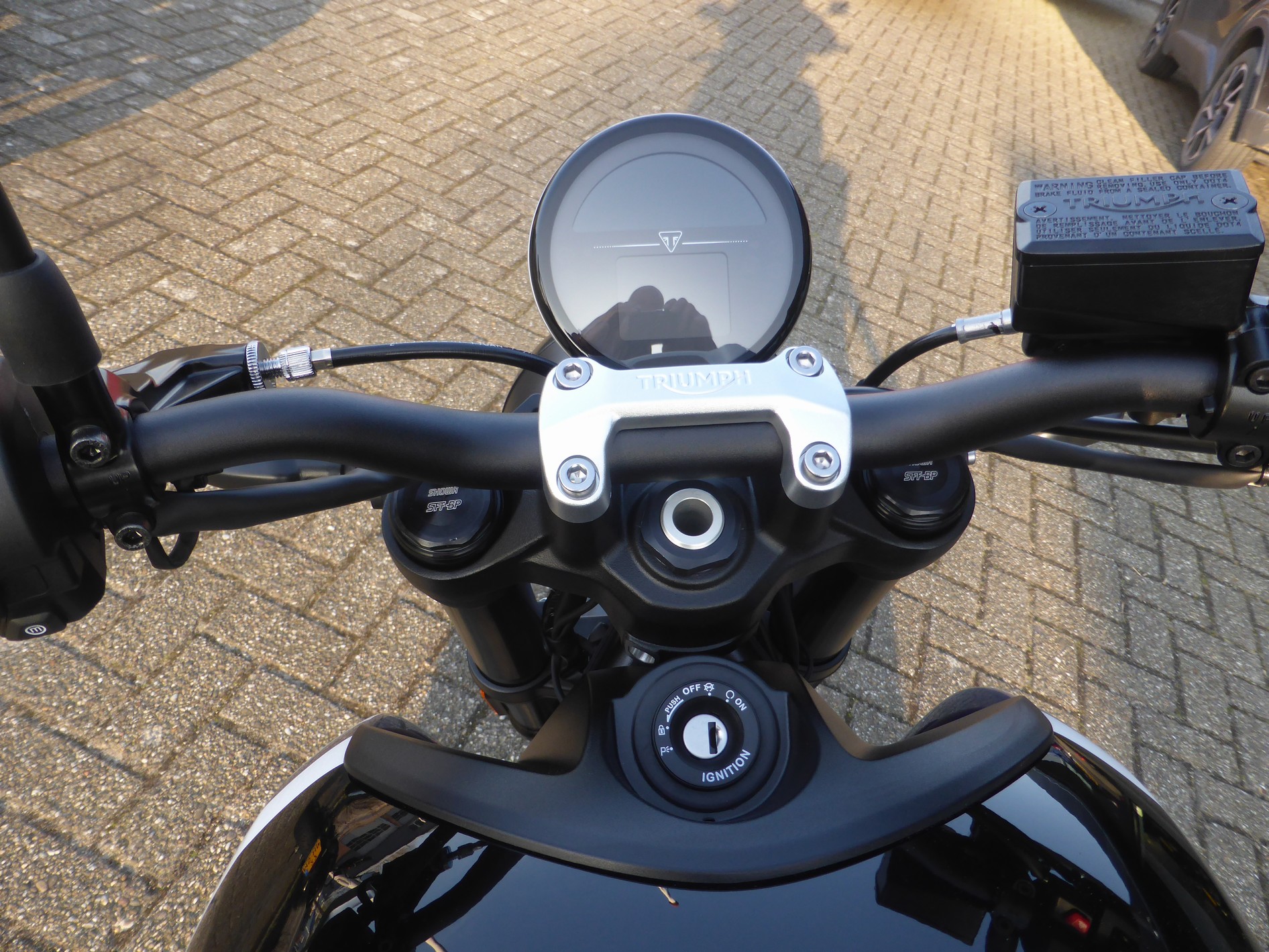 TRIUMPH - Trident 660 cruise control, sh