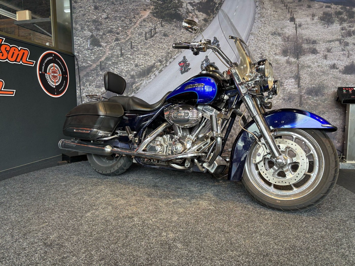 HARLEY-DAVIDSON - FLHRSE4 CVO Road King