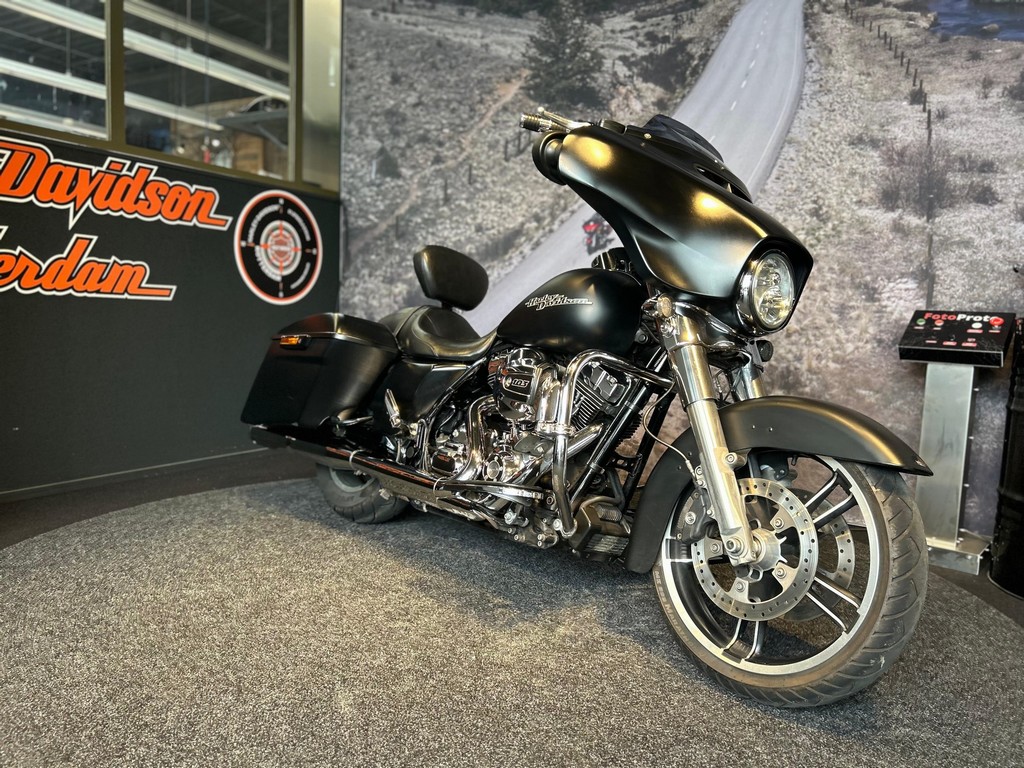 HARLEY-DAVIDSON - FLHX STREET GLIDE