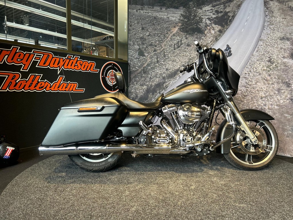 HARLEY-DAVIDSON - FLHX STREET GLIDE