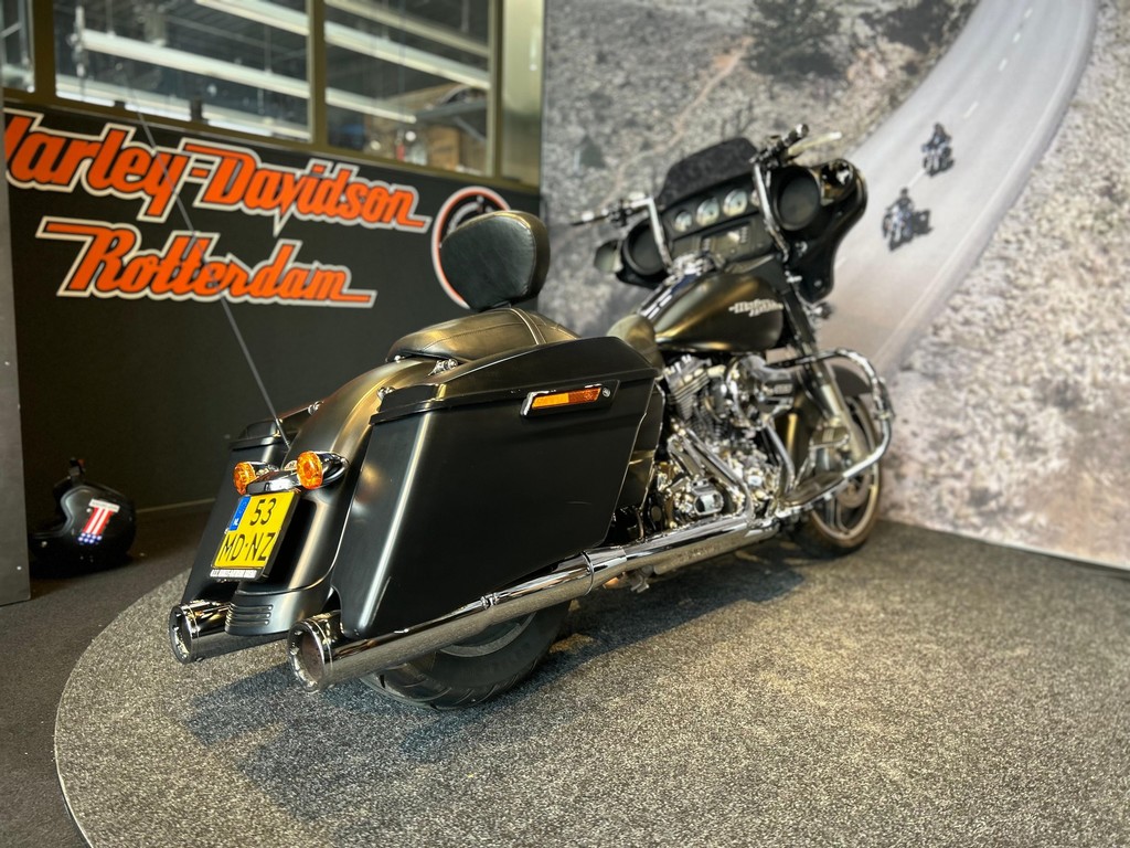 HARLEY-DAVIDSON - FLHX STREET GLIDE
