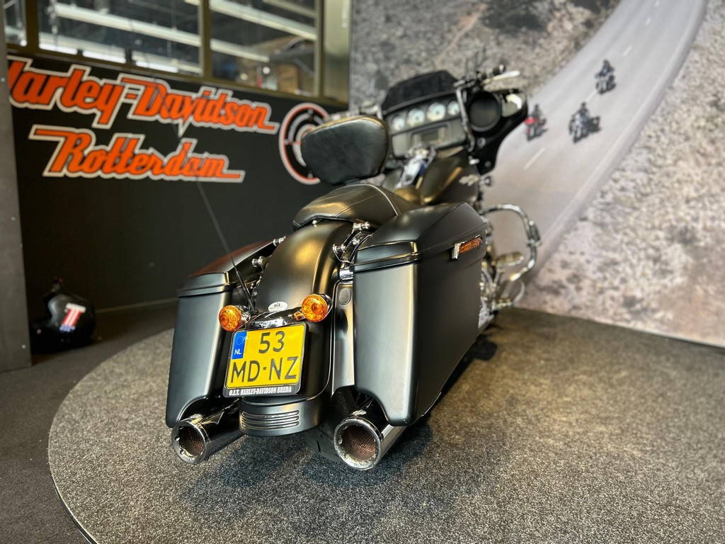 HARLEY-DAVIDSON - FLHX STREET GLIDE