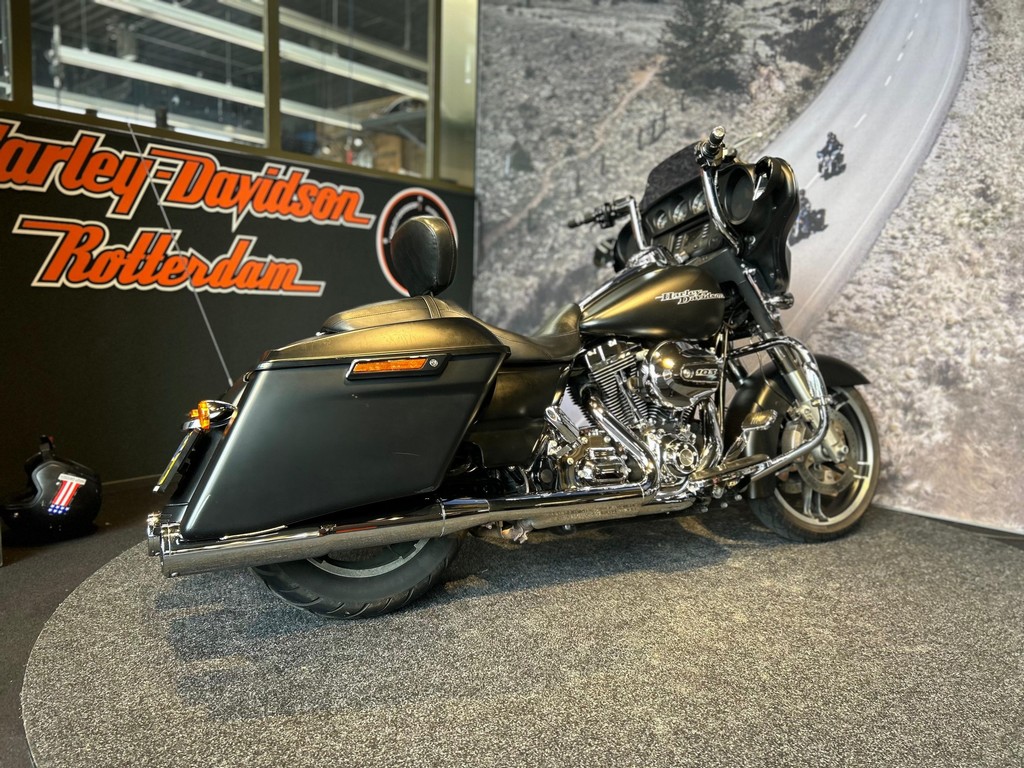 HARLEY-DAVIDSON - FLHX STREET GLIDE