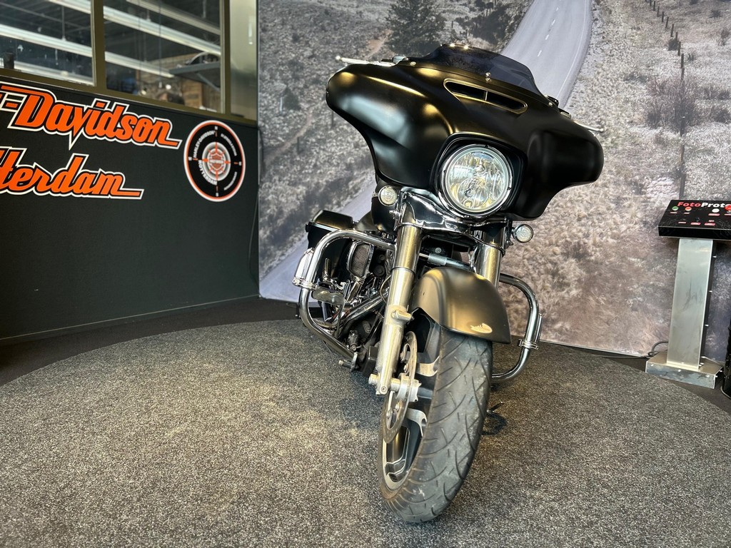 HARLEY-DAVIDSON - FLHX STREET GLIDE