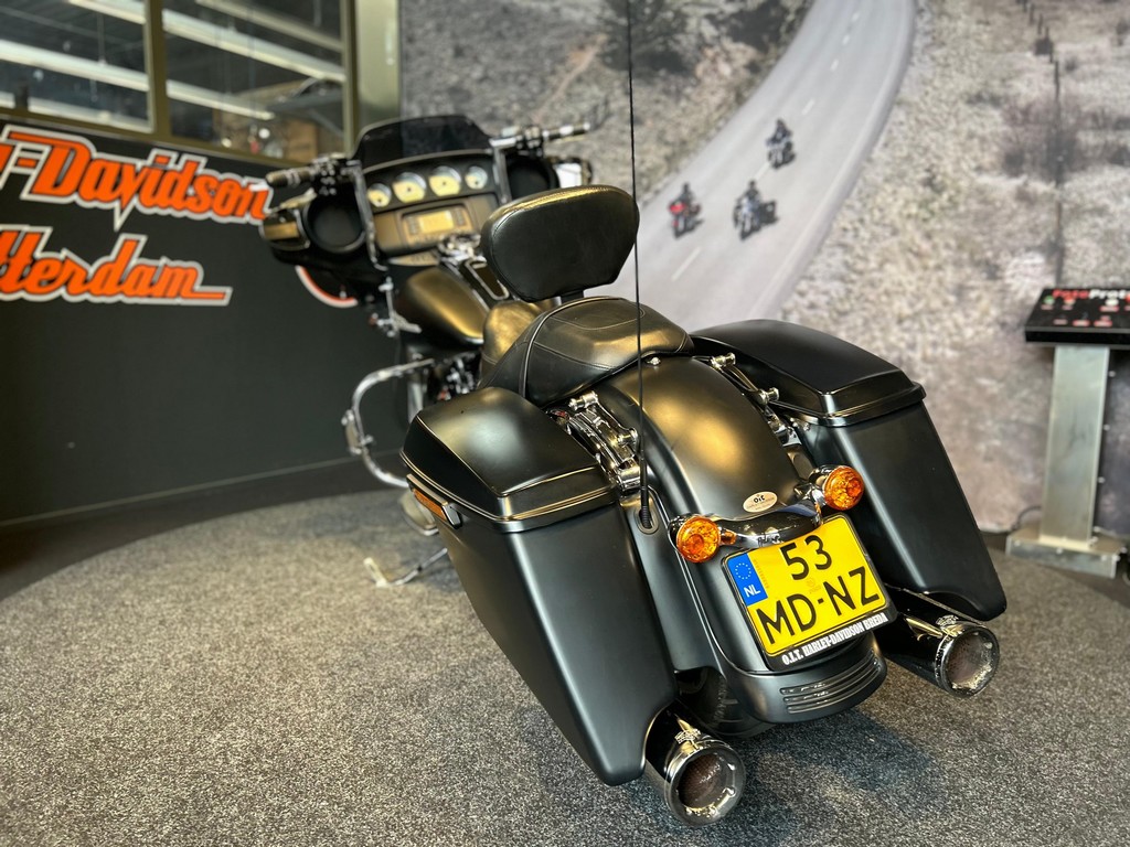 HARLEY-DAVIDSON - FLHX STREET GLIDE