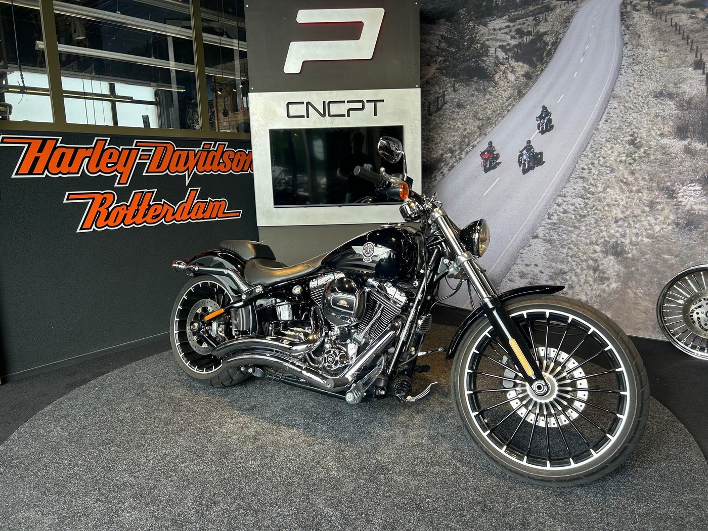 HARLEY-DAVIDSON - FXSB 103 BREAKOUT