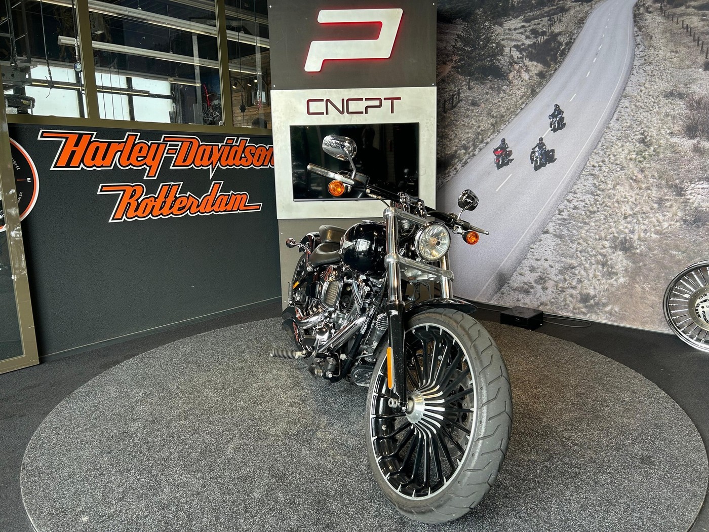 HARLEY-DAVIDSON - FXSB 103 BREAKOUT
