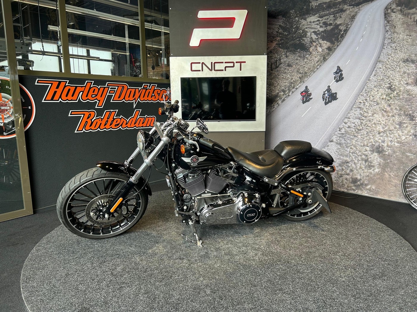 HARLEY-DAVIDSON - FXSB 103 BREAKOUT
