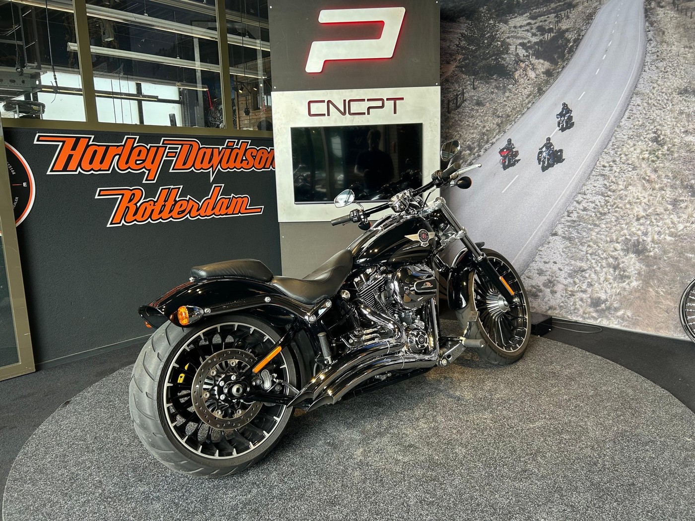 HARLEY-DAVIDSON - FXSB 103 BREAKOUT