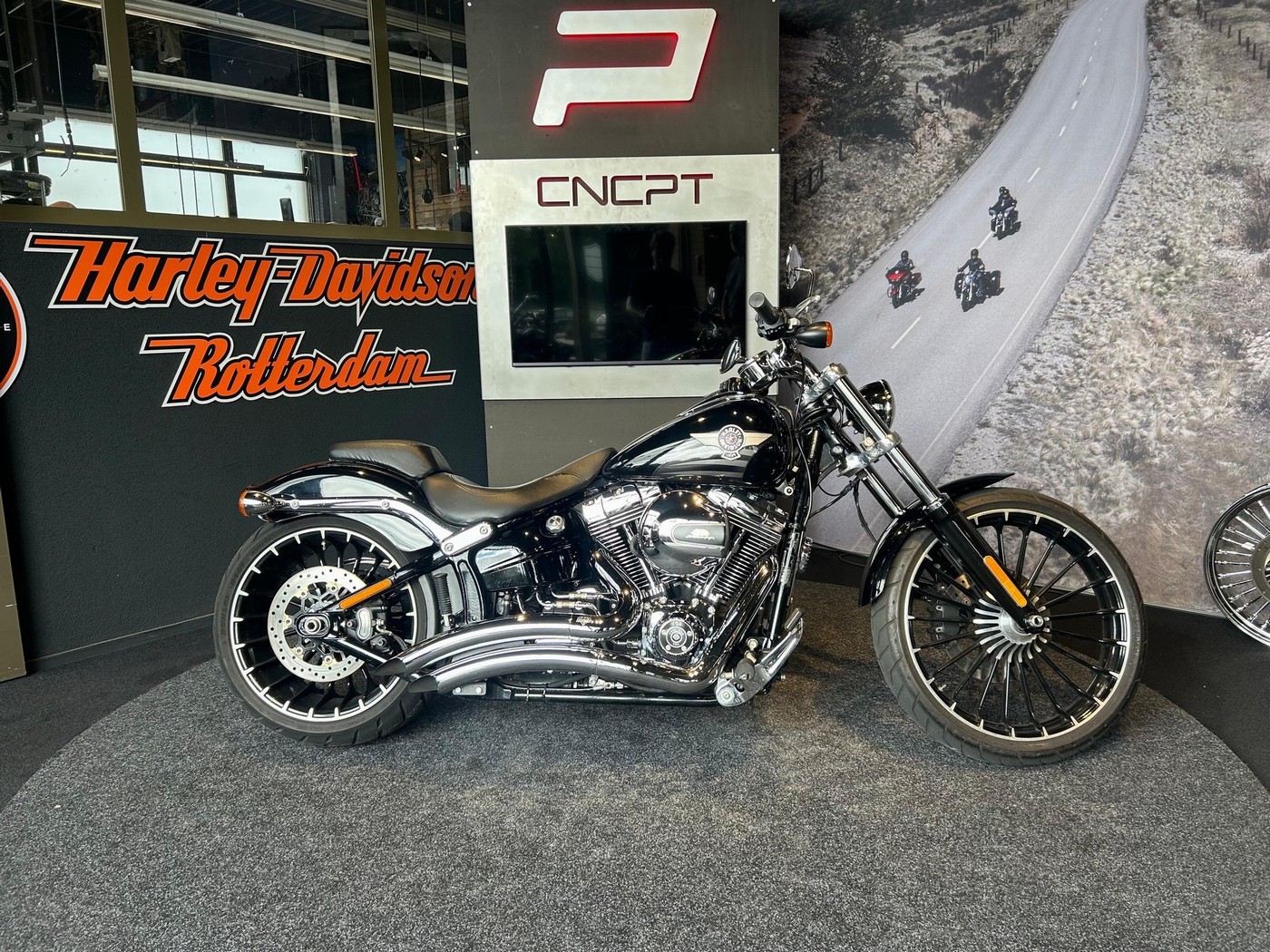 HARLEY-DAVIDSON - FXSB 103 BREAKOUT