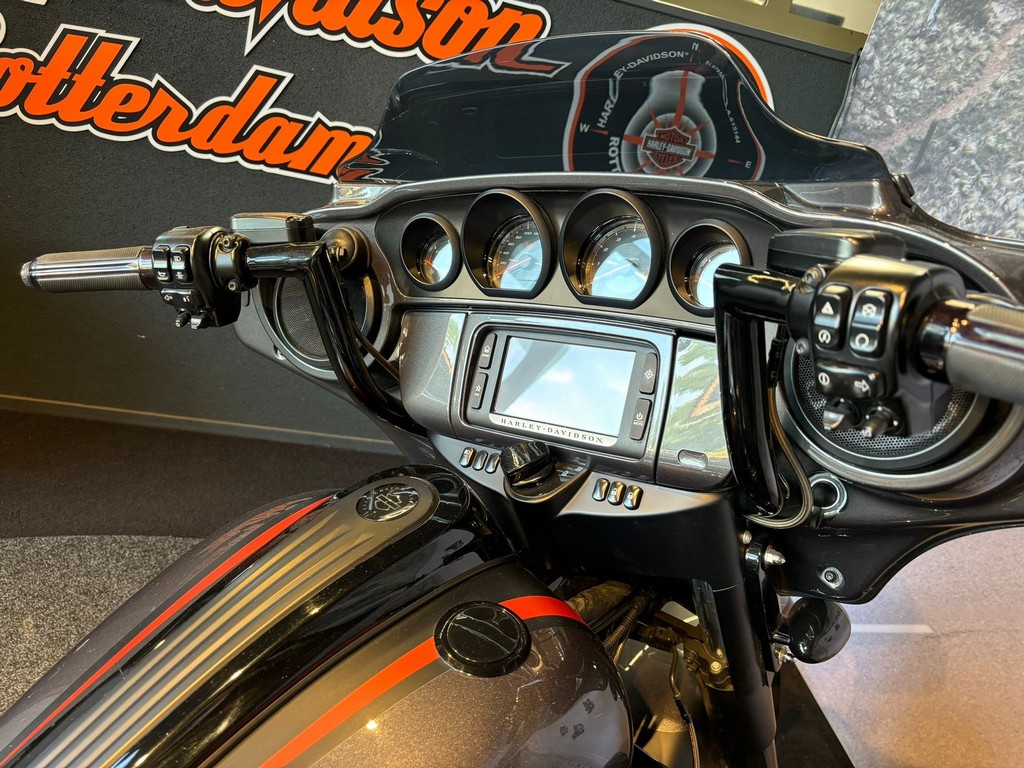 HARLEY-DAVIDSON - FLHXSE STREET GLIDE CVO 131ci