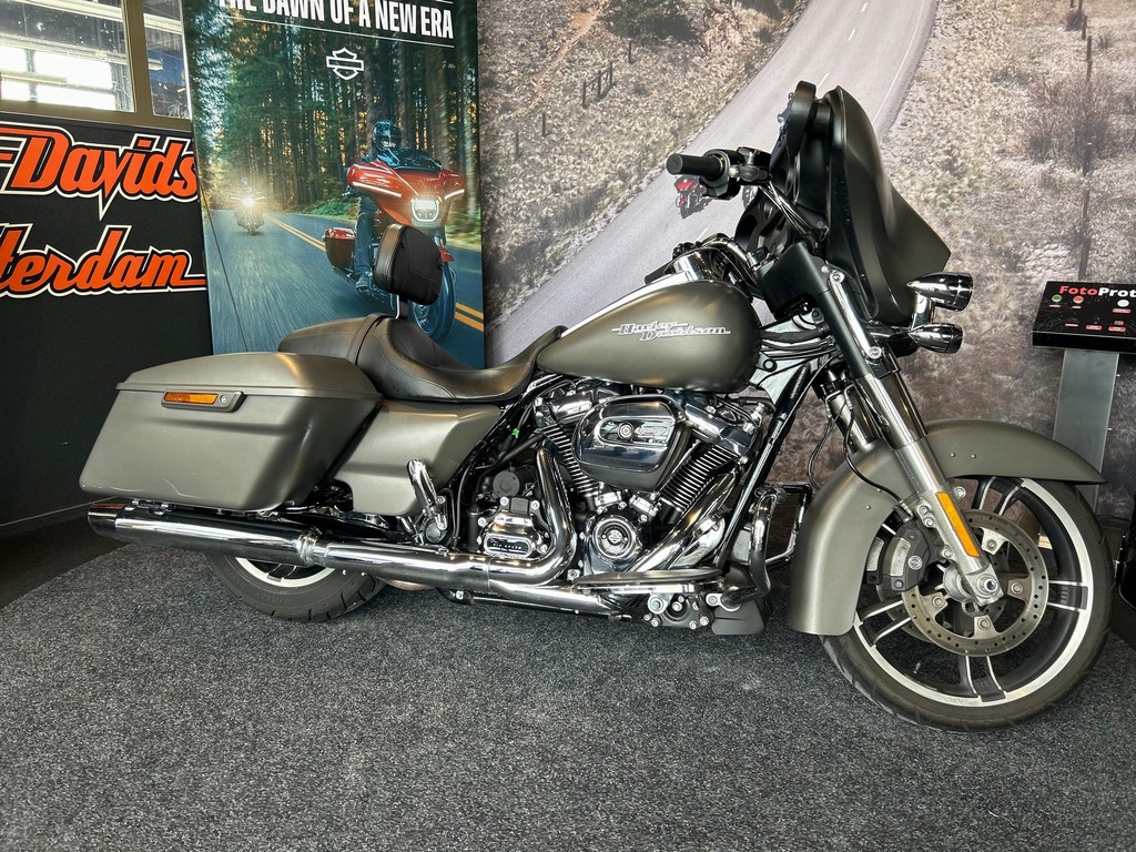 HARLEY-DAVIDSON - FLHX STREET GLIDE