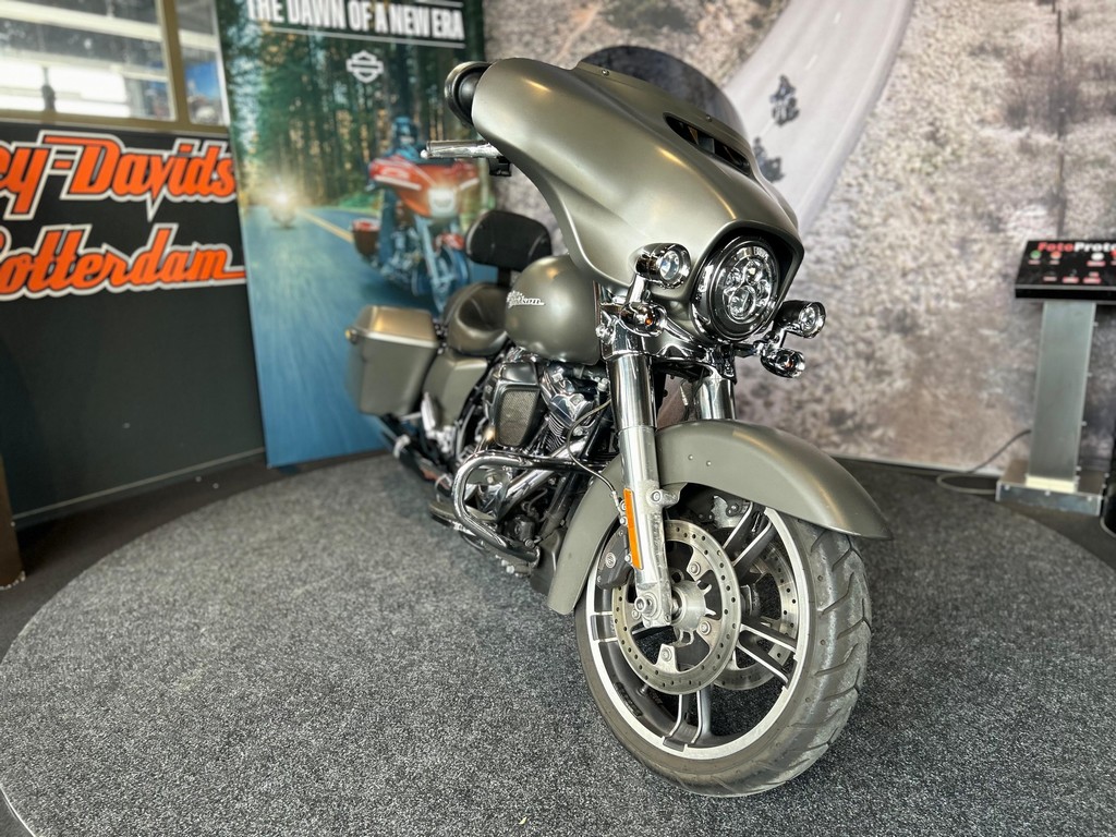 HARLEY-DAVIDSON - FLHX STREET GLIDE