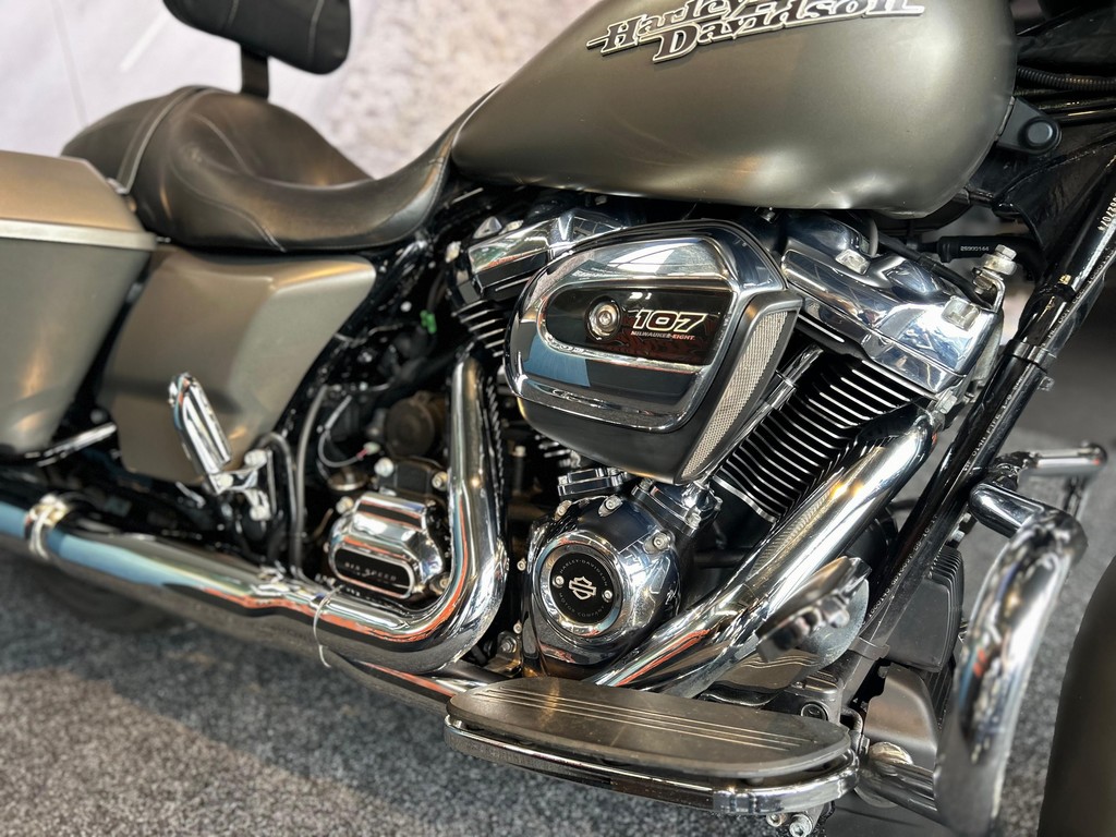 HARLEY-DAVIDSON - FLHX STREET GLIDE