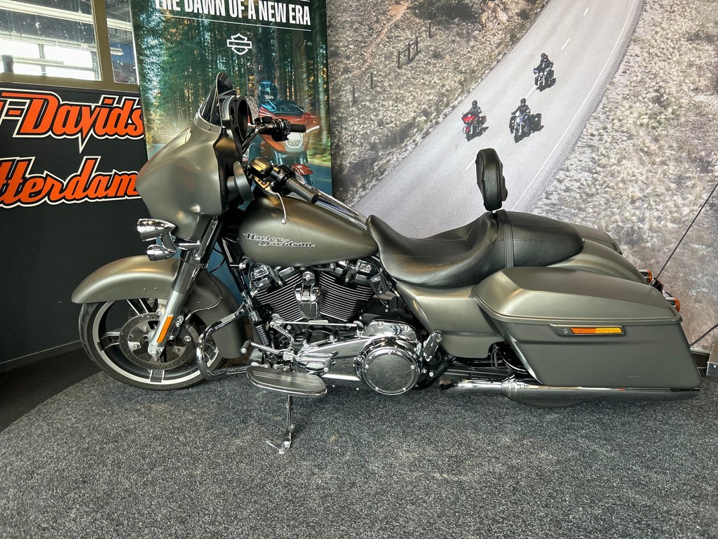 HARLEY-DAVIDSON - FLHX STREET GLIDE