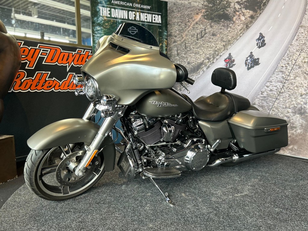 HARLEY-DAVIDSON - FLHX STREET GLIDE