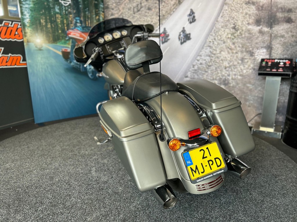 HARLEY-DAVIDSON - FLHX STREET GLIDE