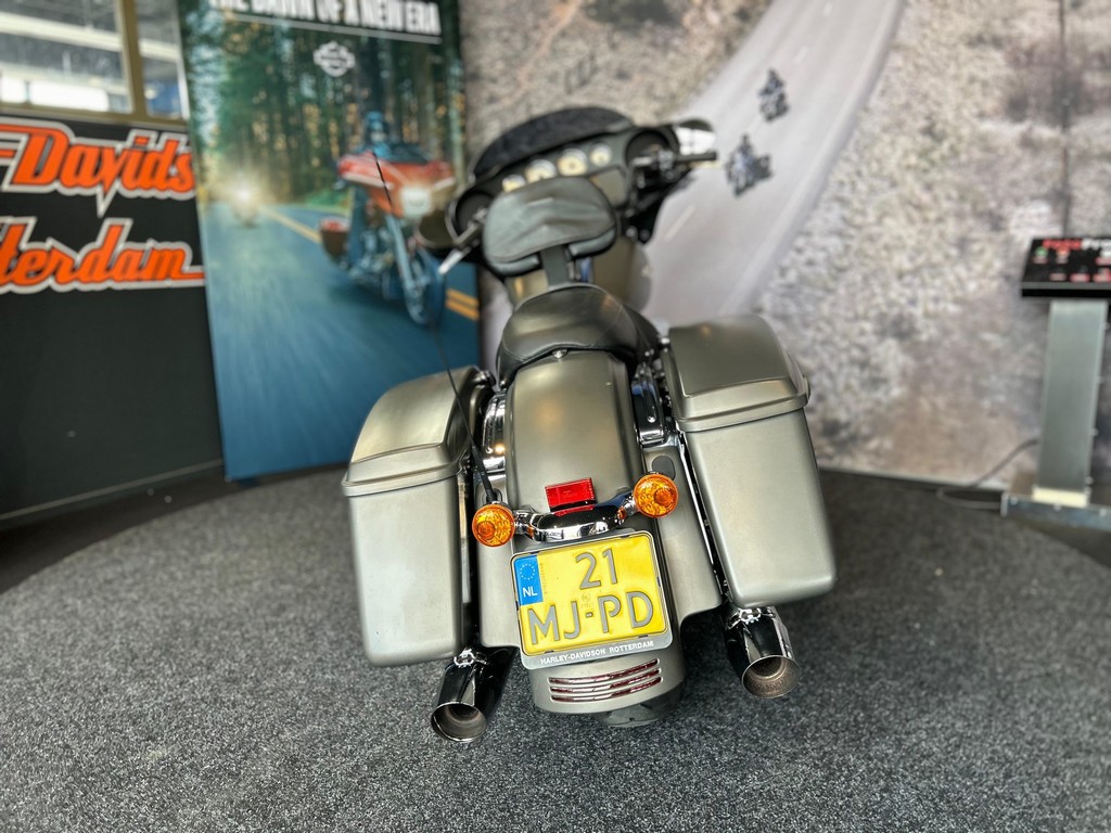HARLEY-DAVIDSON - FLHX STREET GLIDE