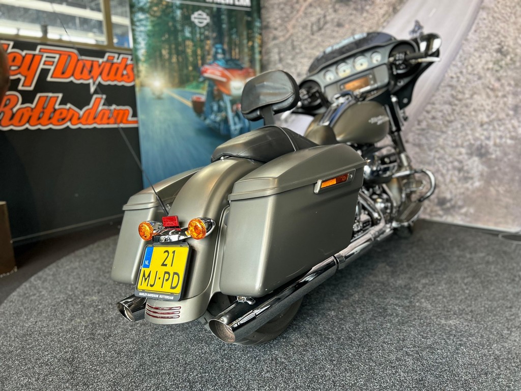 HARLEY-DAVIDSON - FLHX STREET GLIDE