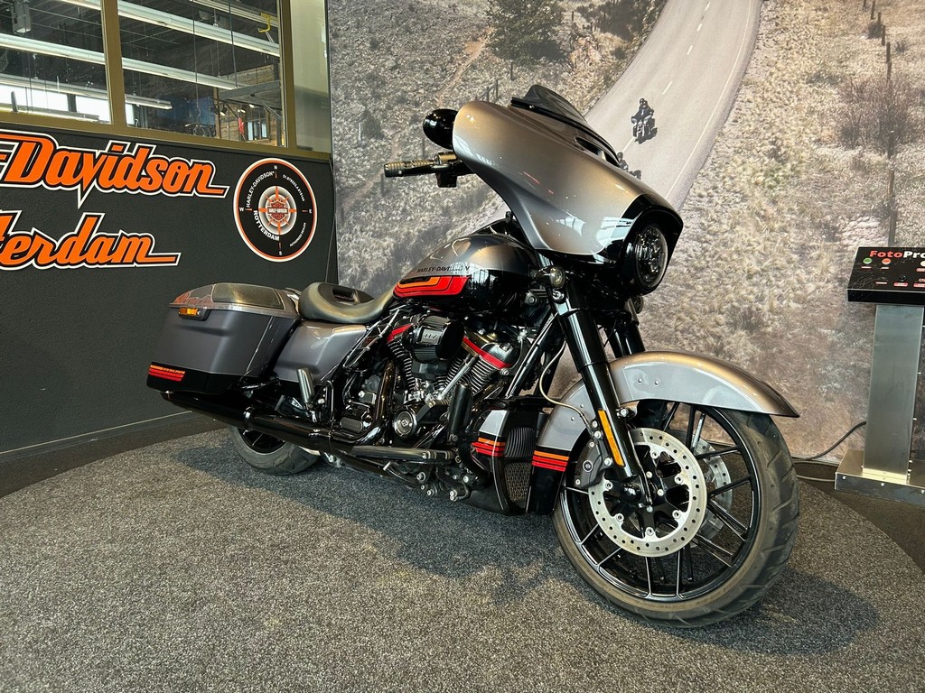 HARLEY-DAVIDSON - FLHXSE CVO STREET GLIDE
