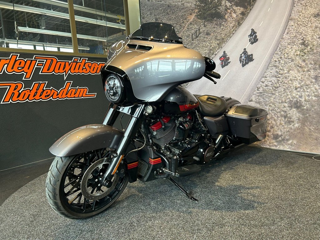 HARLEY-DAVIDSON - FLHXSE CVO STREET GLIDE
