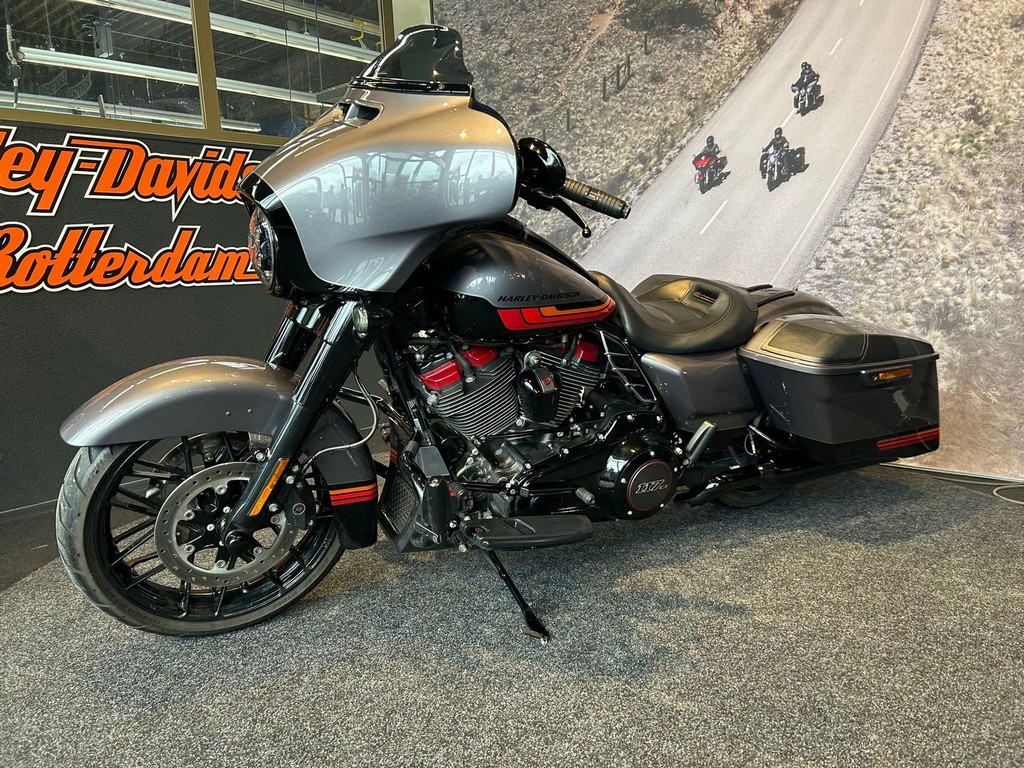 HARLEY-DAVIDSON - FLHXSE CVO STREET GLIDE