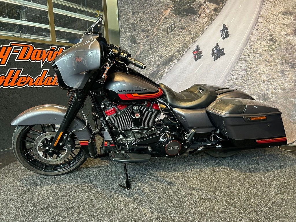 HARLEY-DAVIDSON - FLHXSE CVO STREET GLIDE