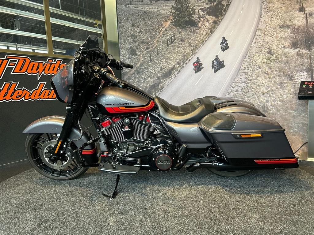 HARLEY-DAVIDSON - FLHXSE CVO STREET GLIDE