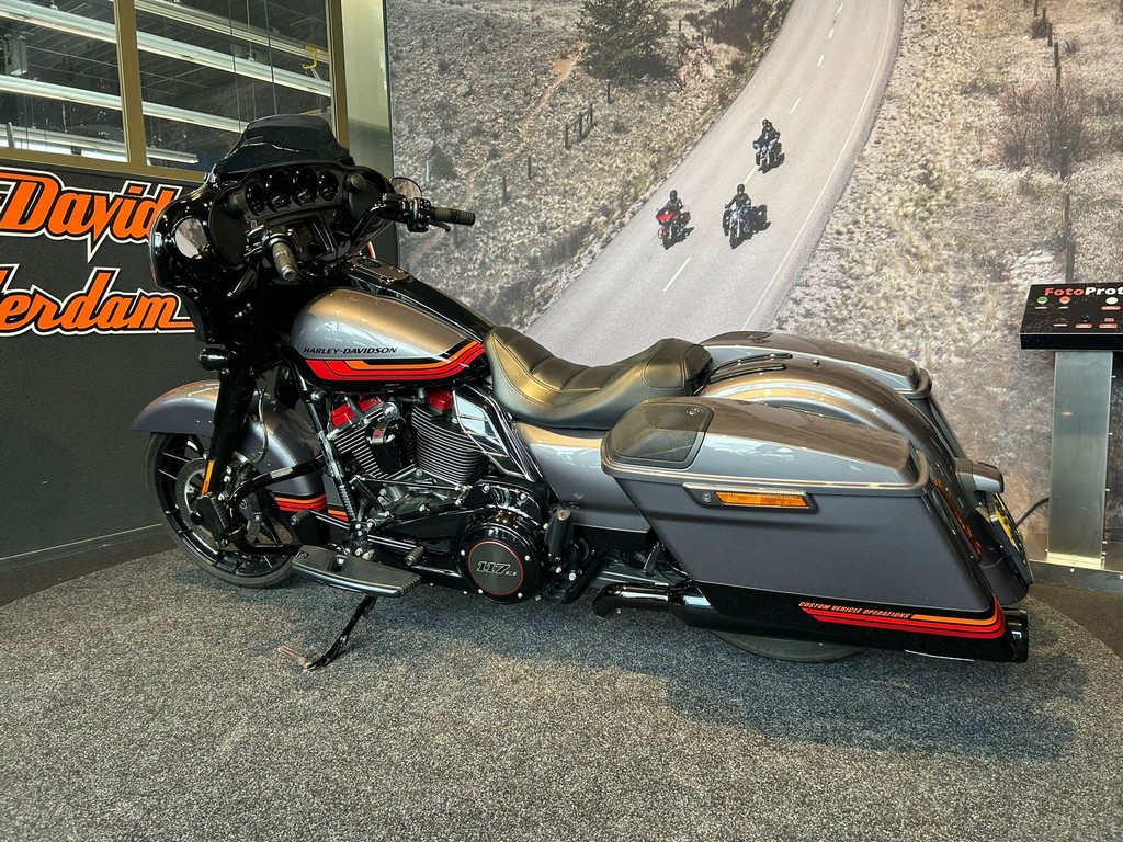 HARLEY-DAVIDSON - FLHXSE CVO STREET GLIDE
