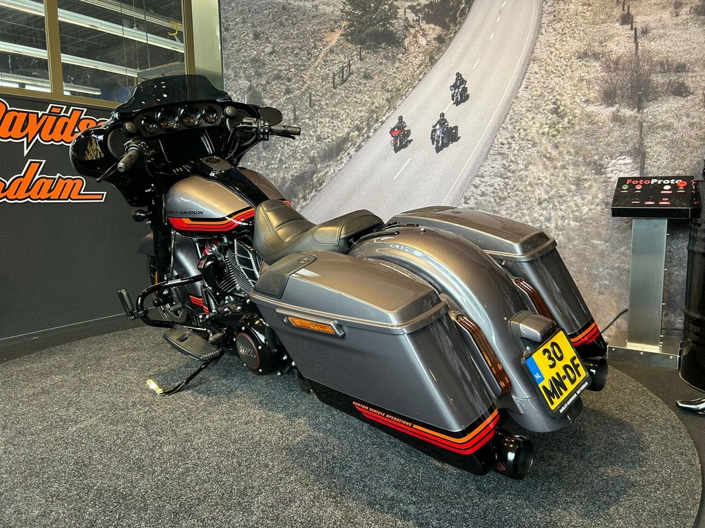 HARLEY-DAVIDSON - FLHXSE CVO STREET GLIDE