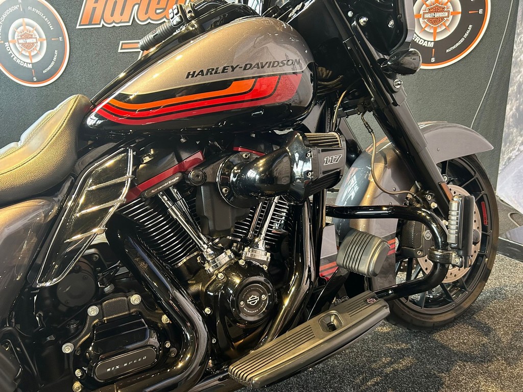 HARLEY-DAVIDSON - FLHXSE CVO STREET GLIDE
