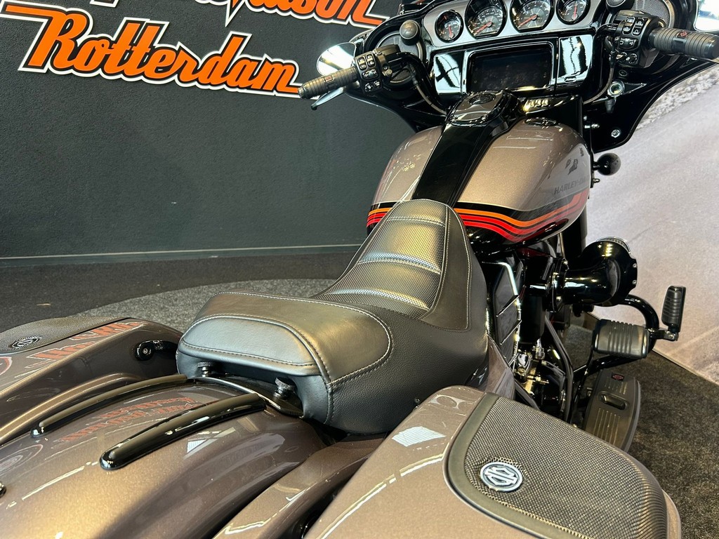 HARLEY-DAVIDSON - FLHXSE CVO STREET GLIDE