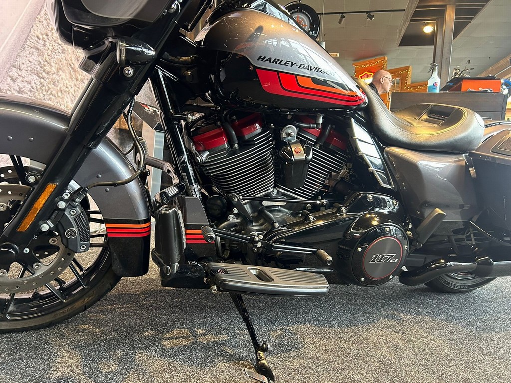 HARLEY-DAVIDSON - FLHXSE CVO STREET GLIDE