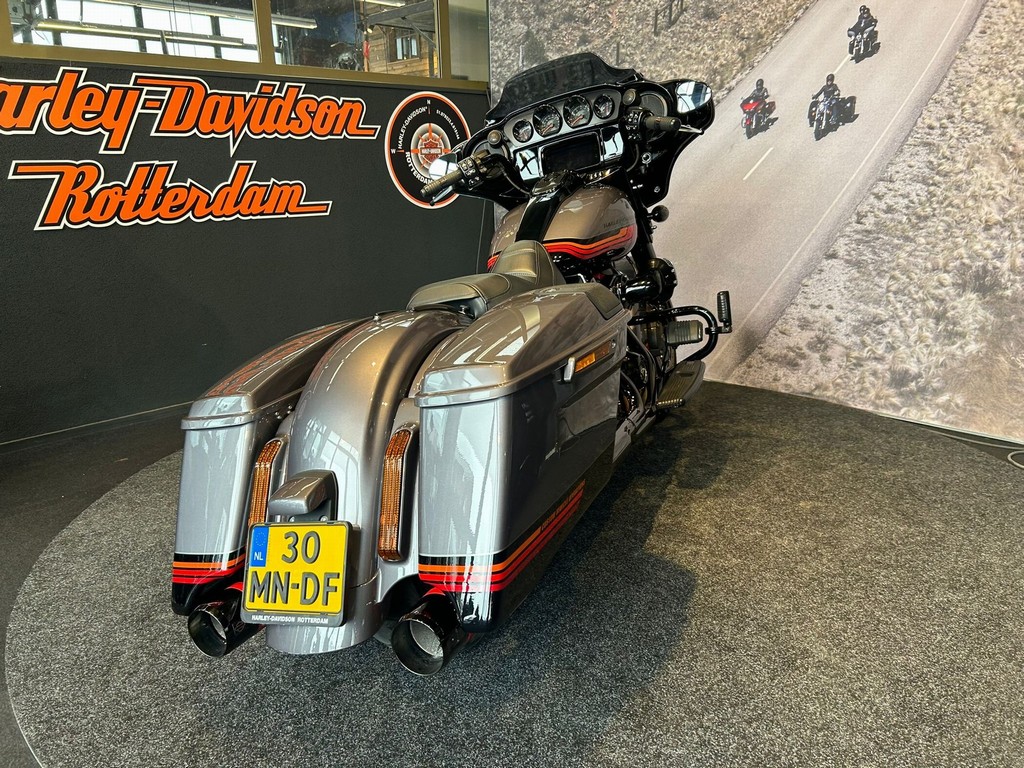HARLEY-DAVIDSON - FLHXSE CVO STREET GLIDE