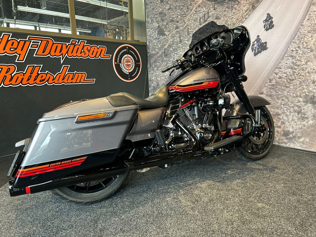 HARLEY-DAVIDSON - FLHXSE CVO STREET GLIDE