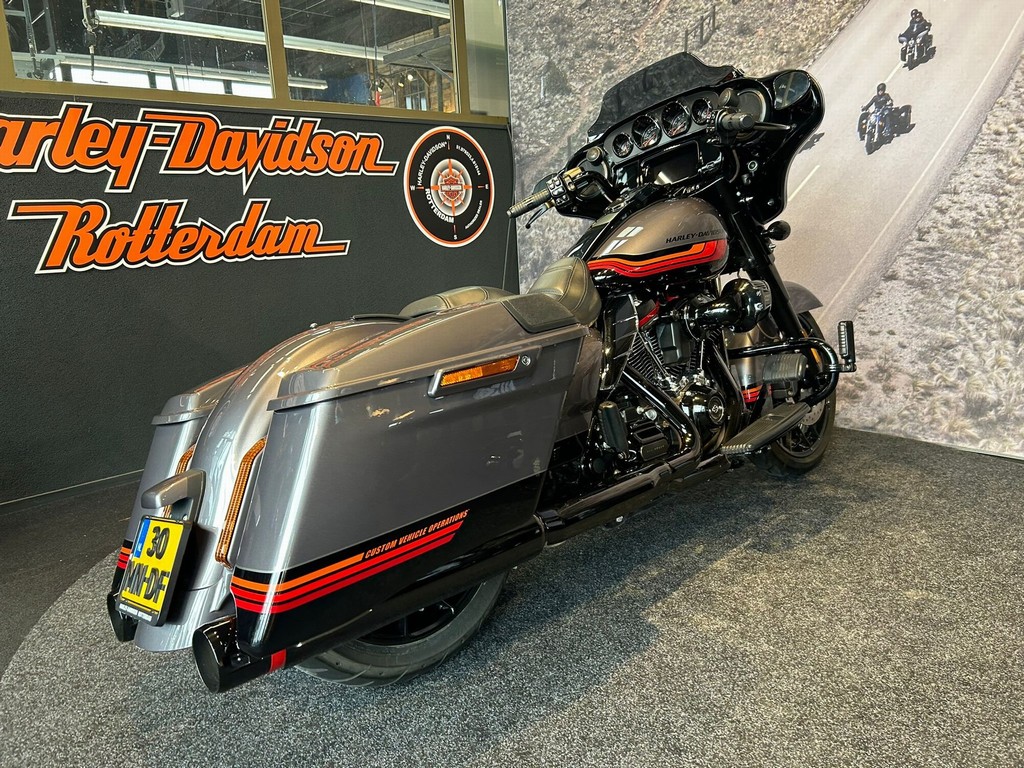 HARLEY-DAVIDSON - FLHXSE CVO STREET GLIDE