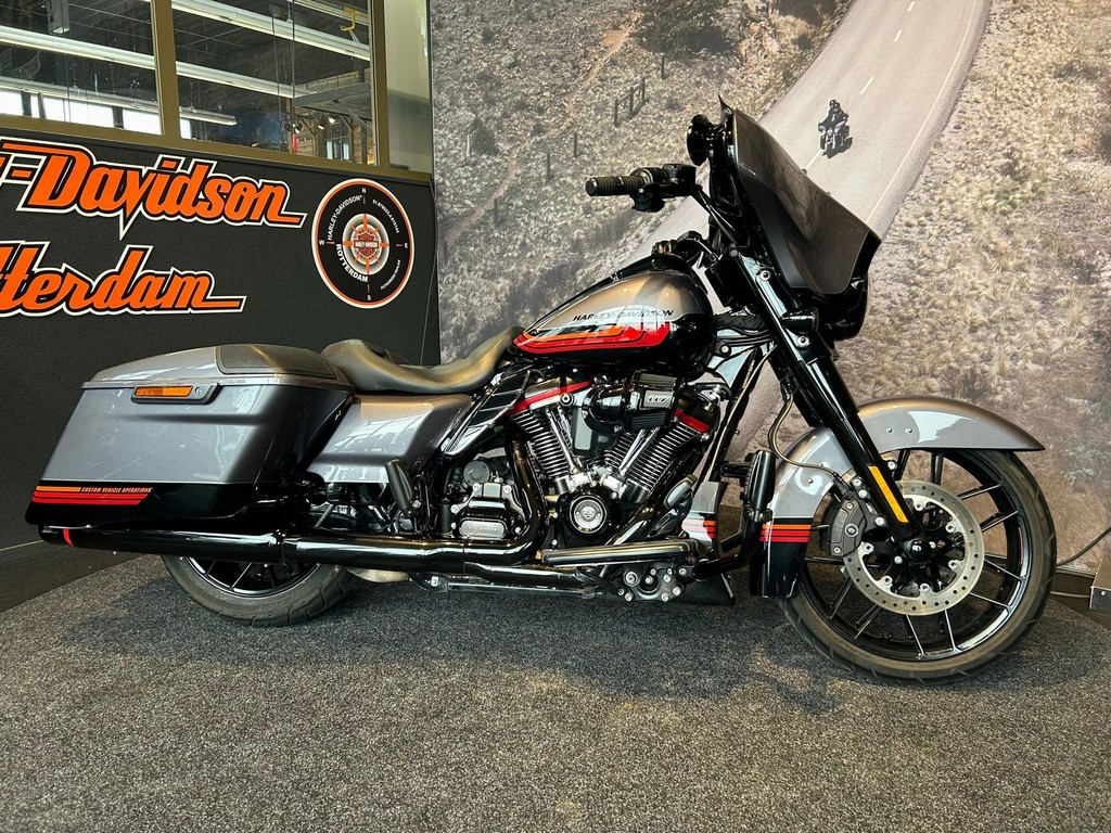 HARLEY-DAVIDSON - FLHXSE CVO STREET GLIDE