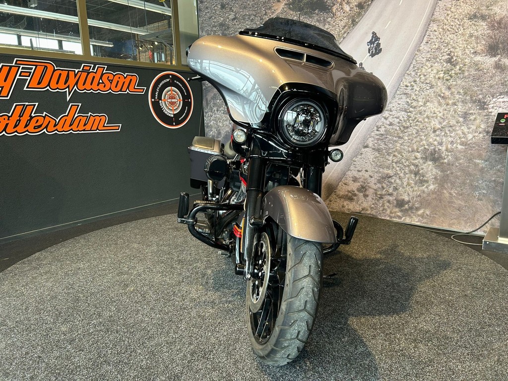 HARLEY-DAVIDSON - FLHXSE CVO STREET GLIDE