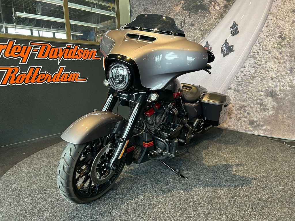 HARLEY-DAVIDSON - FLHXSE CVO STREET GLIDE