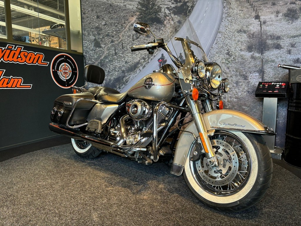 HARLEY-DAVIDSON - FLHRC Road King Classic