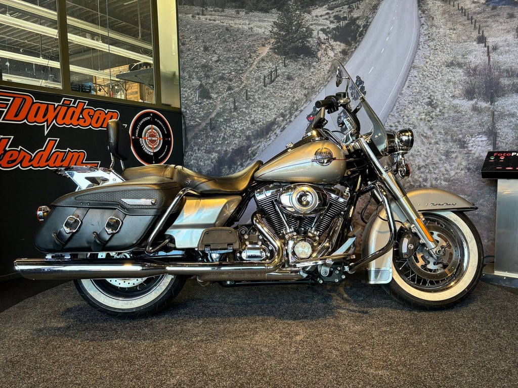 HARLEY-DAVIDSON - FLHRC Road King Classic