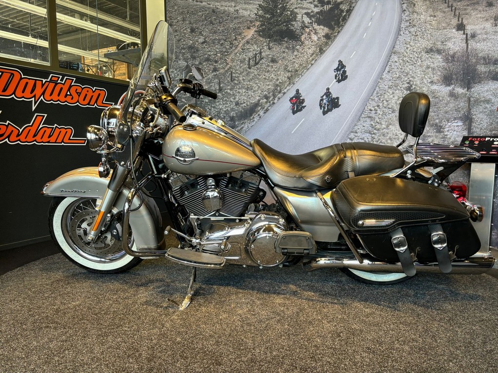 HARLEY-DAVIDSON - FLHRC Road King Classic