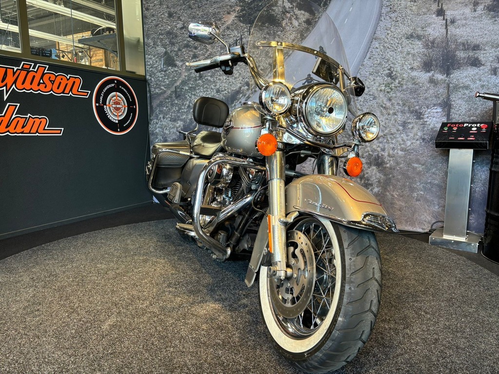 HARLEY-DAVIDSON - FLHRC Road King Classic