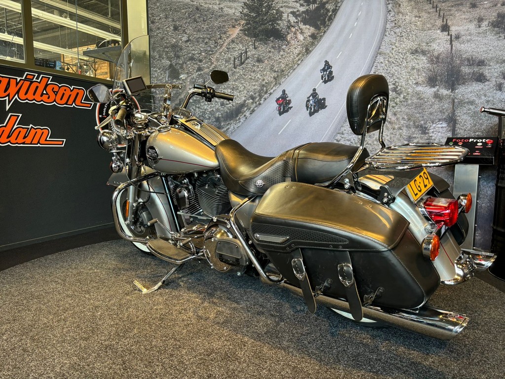 HARLEY-DAVIDSON - FLHRC Road King Classic
