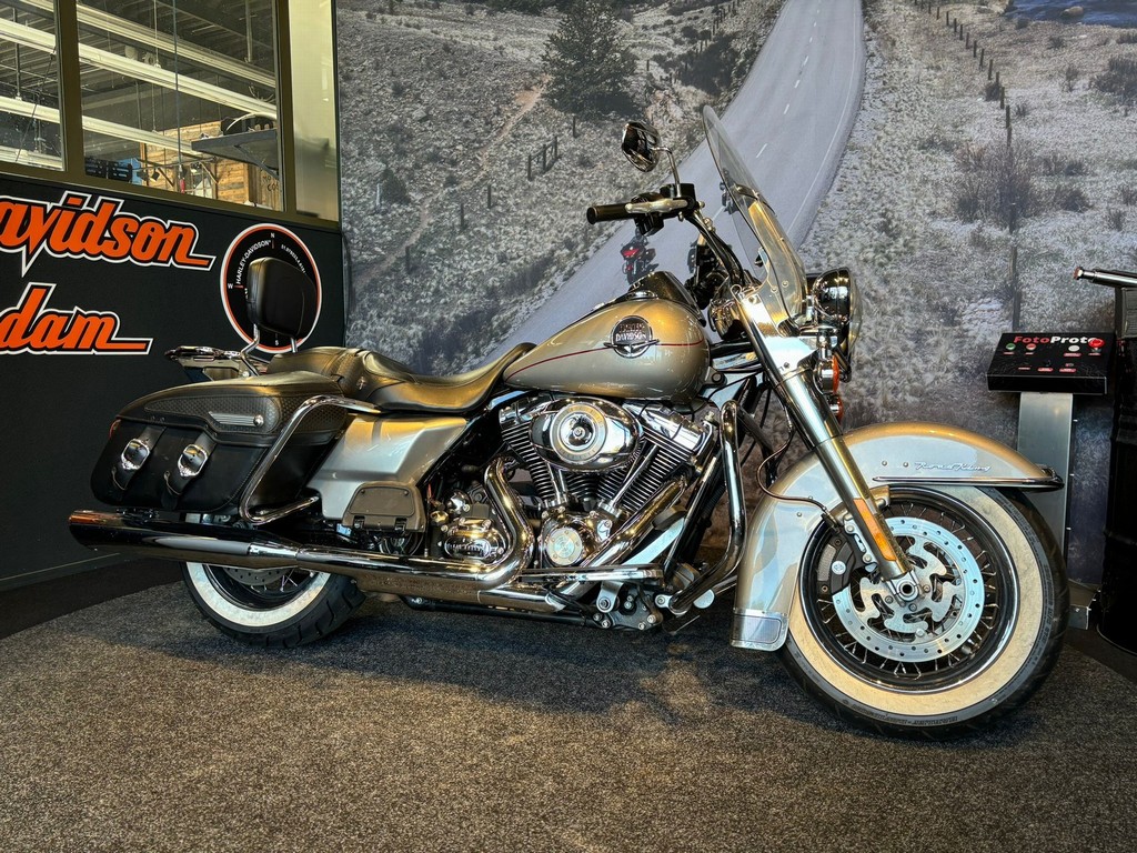 HARLEY-DAVIDSON - FLHRC Road King Classic