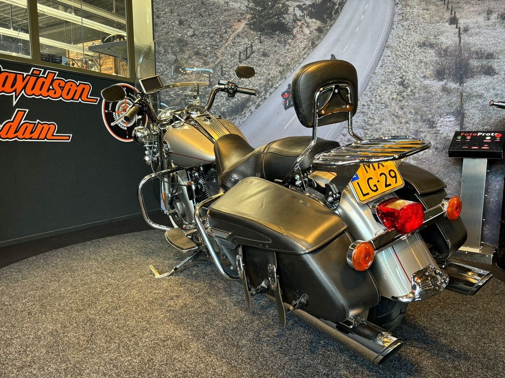HARLEY-DAVIDSON - FLHRC Road King Classic
