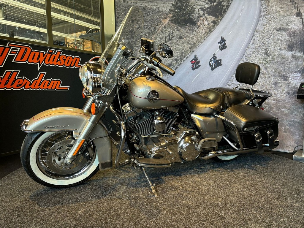 HARLEY-DAVIDSON - FLHRC Road King Classic