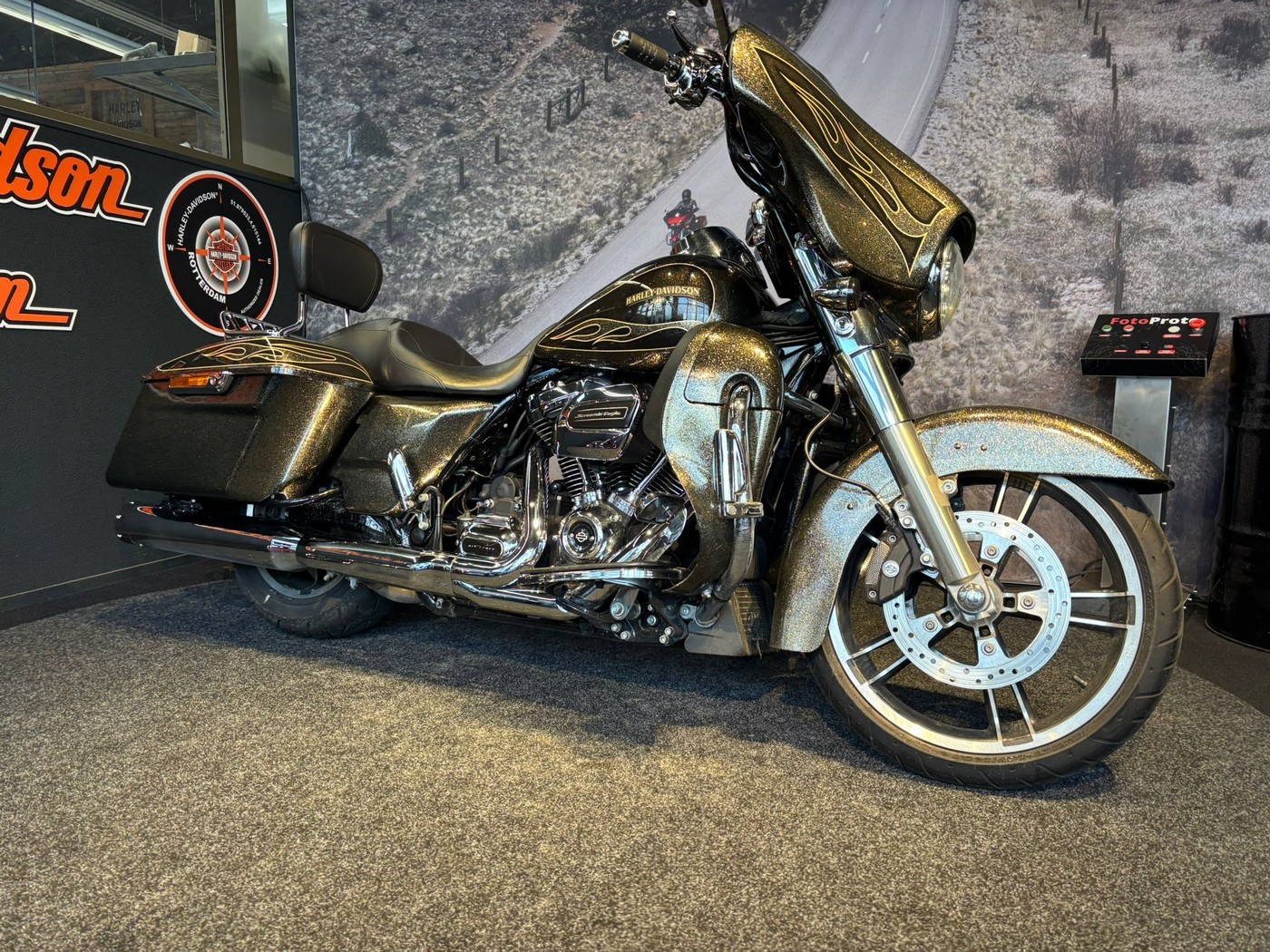 HARLEY-DAVIDSON - FLHXS STREET GLIDE